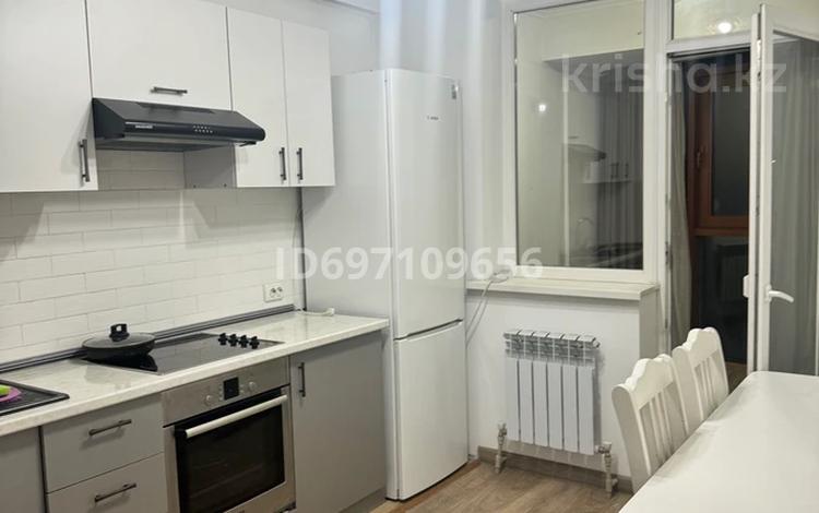 2-комнатная квартира, 72 м², 3/12 этаж помесячно, Сейфуллина 499/131