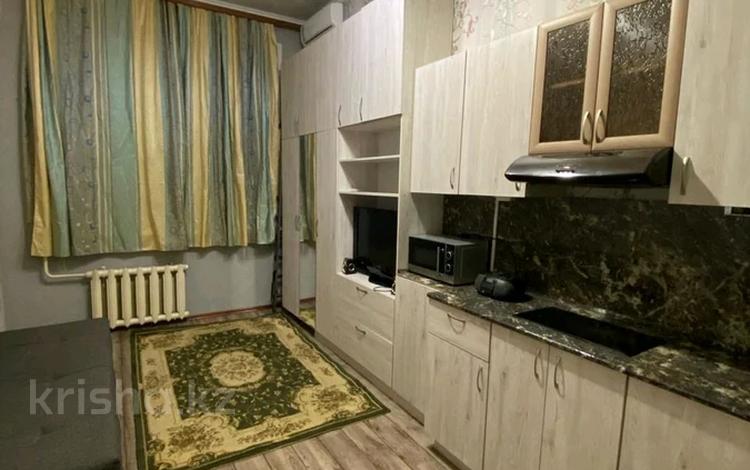 1-комнатная квартира, 17 м², 1/5 этаж помесячно, Лебедева 70 — Жандосова Розыбакиева