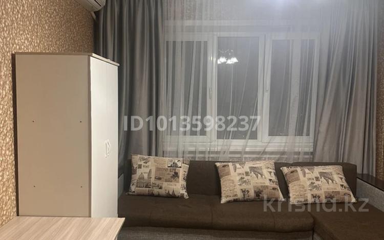 1-комнатная квартира · 33 м² · 3/9 этаж, Толе би 179 за 200 000 ₸ в Алматы, Алмалинский р-н — фото 2