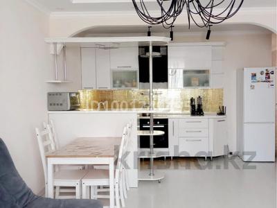 2-комнатная квартира · 72 м² · 16/19 этаж · помесячно, Брусиловского 167 за 370 000 〒 в Алматы, Алмалинский р-н