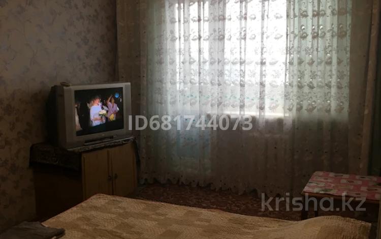 1-комнатная квартира, 38 м², 9/9 этаж посуточно, Чокина 34 за 6 000 〒 в Павлодаре — фото 2
