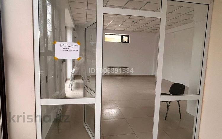 Свободное назначение, офисы, магазины и бутики, салоны красоты, фитнес и спорт, образование, развлечения, конференц-залы, кабинеты и рабочие места, студии · 42.1 м² за 105 250 〒 в Таразе, мкр Каратау — фото 2