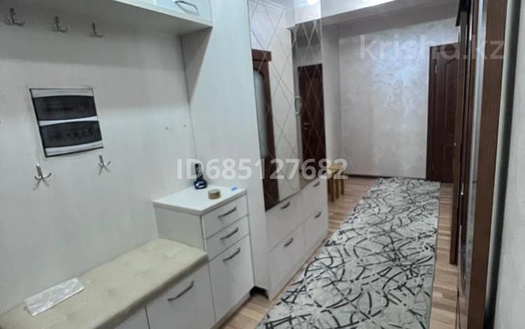 2-комнатная квартира · 74 м² · 6/12 этаж, Толе би 298/7 за 300 000 ₸ в Алматы, Ауэзовский р-н — фото 2