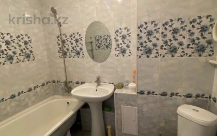1-бөлмелі пәтер · 43 м² · 8/9 қабат, 4 ш/а 38, бағасы: 13.5 млн ₸ в Уральске, мкр 4 — фото 2