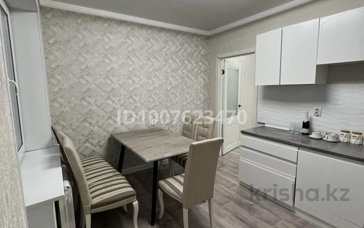 1-бөлмелі пәтер · 52 м² · 1/9 қабат, мкр Кунаева, Ул Самал 114, бағасы: 13 000 ₸ в Уральске — фото 2