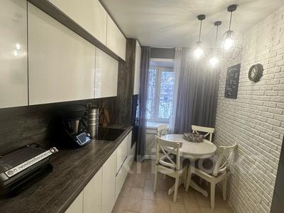 3-комнатная квартира · 64 м² · 2/6 этаж, Алтынсарина — Садик айголек за 40 млн 〒 в Петропавловске