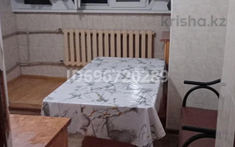 1-бөлмелі пәтер · 40 м² · 2/9 қабат, Ақсай-2 ш/а. 25 — Момышулы Толеби., бағасы: 10 000 ₸ в Алматы, Ауэзовский р-н — фото 4