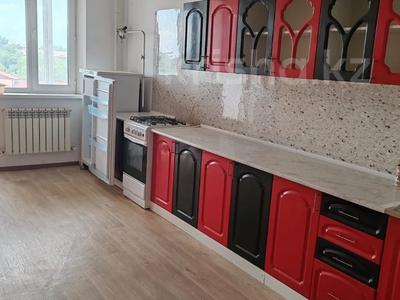 2-комнатная квартира · 90 м² · 4/9 этаж, Курмангазы за 130 000 ₸ в Уральске