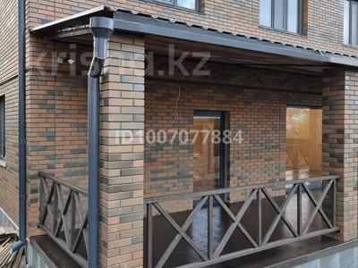 Отдельный дом · 6 комнат · 260 м², Старый аэропорт 15 за 2 млн 〒 в Уральске