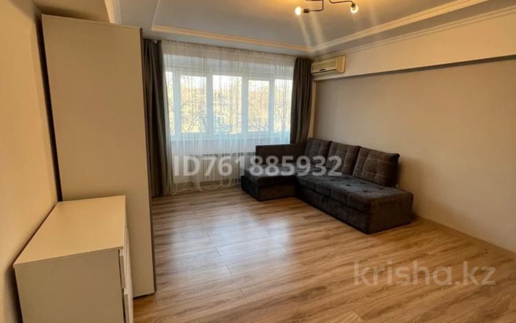 1-комнатная квартира · 40 м², Желтоксан за 300 000 ₸ в Алматы, Алмалинский р-н — фото 2