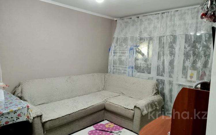 1-комнатная квартира, 34 м², 3/5 этаж, пр. Абдирова за 16.5 млн 〒 в Караганде, Казыбек би р-н — фото 2