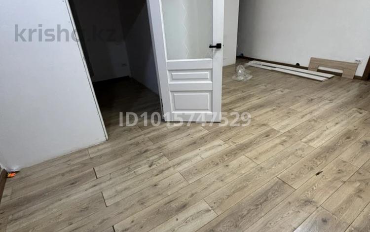 3 комнаты · 25 м², мкр Юго-Восток, Строителей 33/1 за 65 000 ₸ в Караганде, Казыбек би р-н — фото 2
