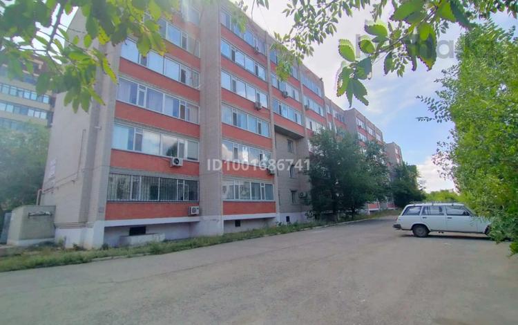 2-комнатная квартира · 53 м² · 1/6 этаж, мкр 12 37 за 19 млн 〒 в Актобе — фото 2