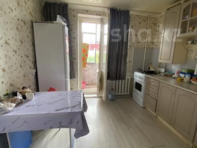 2-бөлмелі пәтер · 54 м² · 4/5 қабат, Қонаев ш/а. 8, бағасы: 18 млн ₸ в Уральске, мкр Кунаева