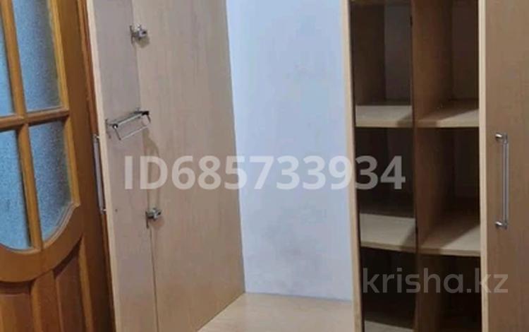 1-комнатная квартира · 35 м² · 2/5 этаж · помесячно, мкр Аксай-2 — Рядом с Ақсай нан за 200 000 〒 в Алматы, Ауэзовский р-н — фото 2