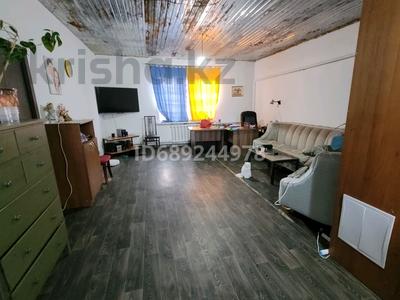 Жеке үй • 4 бөлмелер • 120 м² • 10 сот., Мкр 3 уч 86, бағасы: 18 млн 〒 в Каражаре