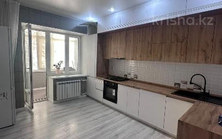 3-комнатная квартира · 89 м² · 1/5 этаж, мкр. Алтын орда, молдагуловой 54а за 38 млн ₸ в Актобе — фото 2