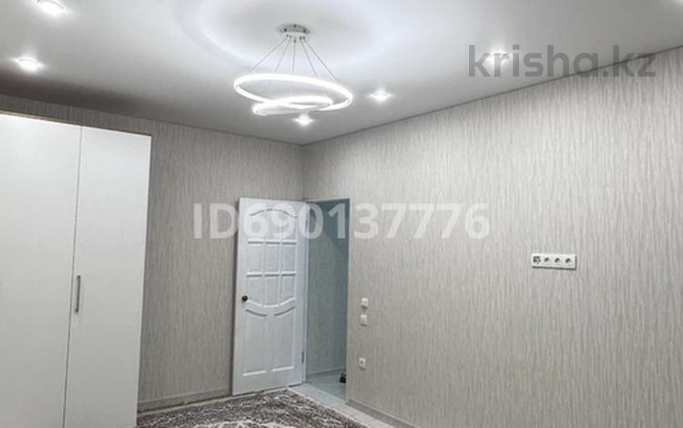 1-комнатная квартира, 40 м², 1/9 этаж помесячно, мкр Аксай-4 49