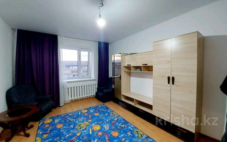 1-бөлмелі пәтер, 40 м², 5/5 қабат ай сайын, Астана, бағасы: 100 000 〒 в Уральске — фото 2