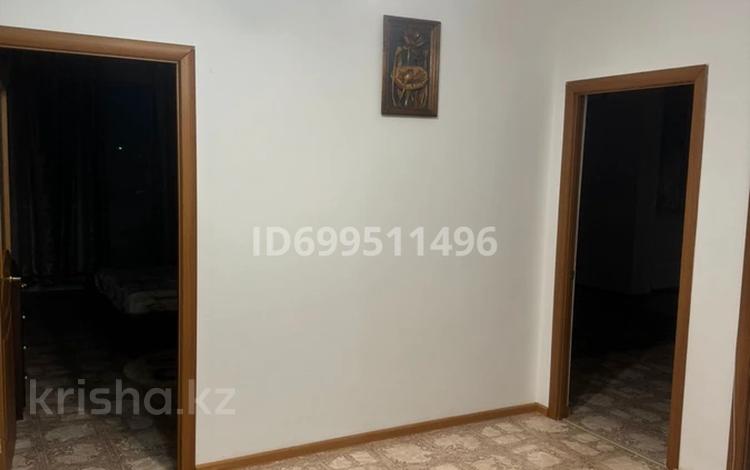2-бөлмелі пәтер · 80 м² · 2 қабат, мкр 11, Локомотивная, бағасы: 180 000 ₸ в Актобе — фото 2