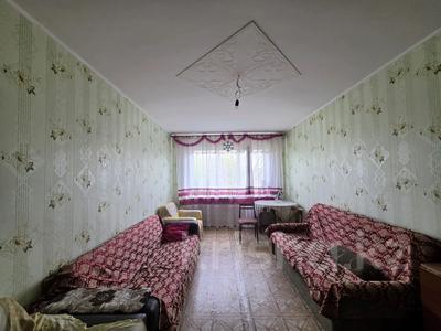 2-бөлмелі пәтер · 48 м² · 4/5 қабат, 14-шағынаудан 11, бағасы: 9.8 млн ₸ в Караганде, Алихана Бокейханова р-н