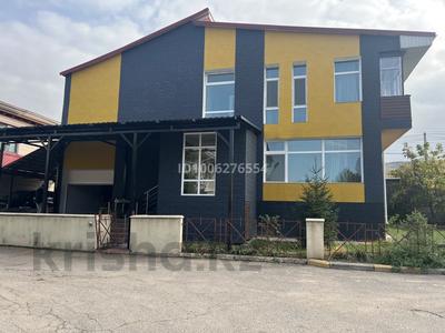 Отдельный дом · 5 комнат · 365 м² · 6 сот., мкр Думан-1 — Бурабай за 1.3 млн ₸ в Алматы, Медеуский р-н