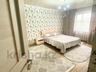 4-бөлмелі пәтер · 90 м² · 4/5 қабат, Нур 27 — Муратбаева, бағасы: 27.5 млн ₸ в Талдыкоргане, мкр военный городок Жулдыз
