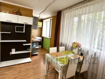 3-бөлмелі пәтер · 68.3 м² · 1/5 қабат, 6-шағынаудан, бағасы: 22.5 млн ₸ в Караганде, Казыбек би р-н
