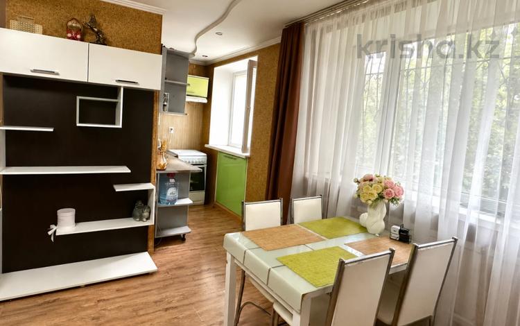 3-бөлмелі пәтер · 68.3 м² · 1/5 қабат, 6-шағынаудан, бағасы: 22.5 млн ₸ в Караганде, Казыбек би р-н — фото 11