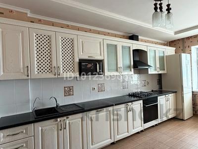 4-комнатная квартира · 111 м² · 3/5 этаж, Абая за 350 000 ₸ в Уральске