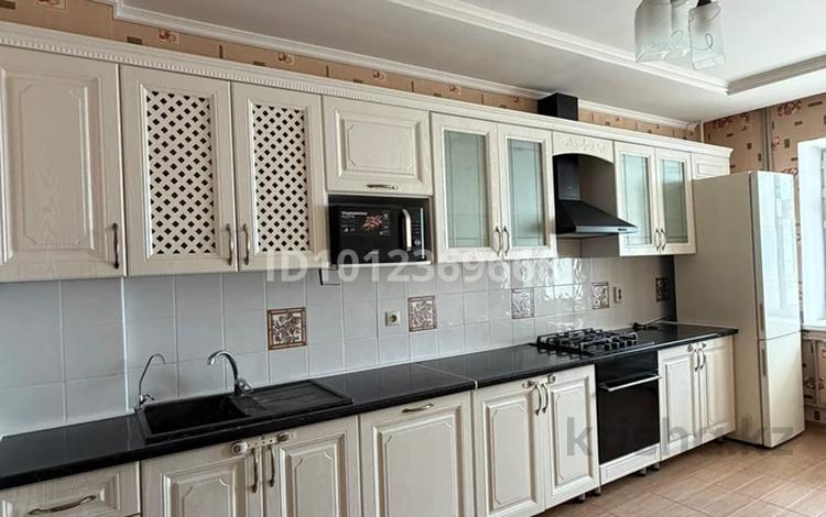 4-комнатная квартира · 111 м² · 3/5 этаж, Абая за 350 000 ₸ в Уральске — фото 22