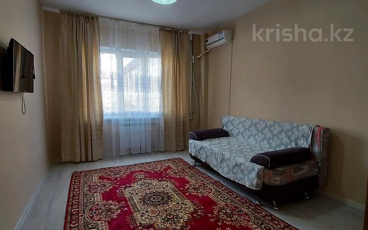 1-комнатная квартира · 42 м² · 2/5 этаж, мкр Нурсая 78 за 120 000 ₸ в Атырау — фото 2