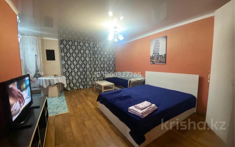 1-комнатная квартира · 45 м² · 1/5 этаж, мкр Новый Город, Ермекова 19 — 45-й квартал,Вокзал за 10 000 ₸ в Караганде, Казыбек би р-н — фото 2