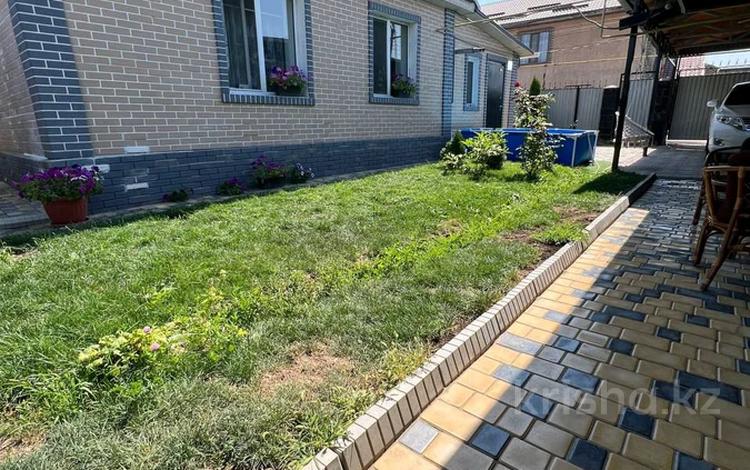 Отдельный дом · 3 комнаты · 100 м² · 3.5 сот., мкр Акбулак 17/3 — Жандилдина за 55 млн 〒 в Алматы, Алатауский р-н — фото 2