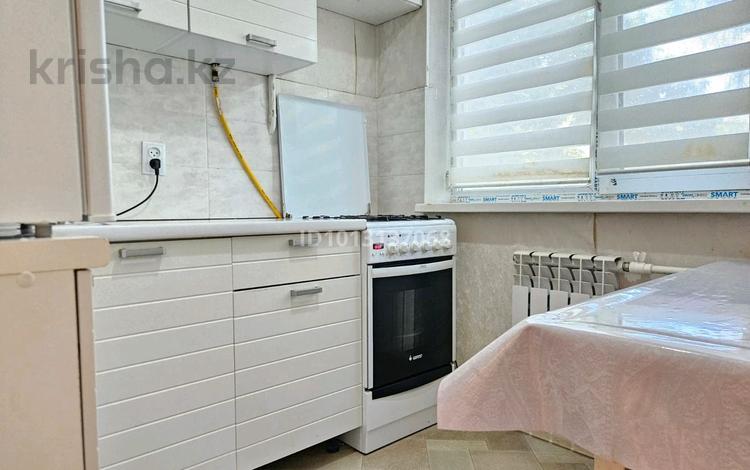 1-комнатная квартира · 33 м² · 1/5 этаж, мкр 5, Тургенева 106 — Пр.Молдагуловой за 10 000 ₸ в Актобе — фото 2