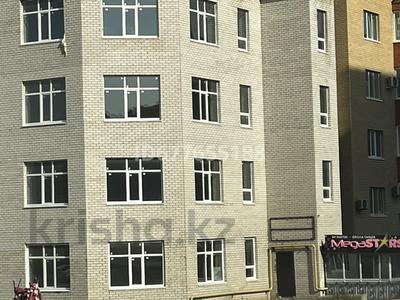 Еркін, кеңселер, дүкендер мен бутиктер, қоймалар, қоғамдық тамақтану орны, сұлулық салондары, білім орталықтары, ойын-сауық · 400 м², бағасы: 45 млн ₸ в Актобе, мкр. Алтын орда