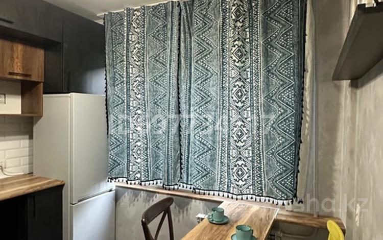 1-бөлмелі пәтер · 30 м² · 1/5 қабат, Бурова, бағасы: 12 000 ₸ в Усть-Каменогорске — фото 2