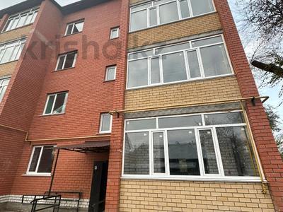 2-комнатная квартира · 64.7 м² · 1/4 этаж, Досмухамедова за 22 млн 〒 в Уральске