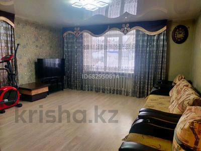 Отдельный дом • 3 комнаты • 200 м² • 7 сот., Ломоносова 123 за 25 млн 〒 в Алтае