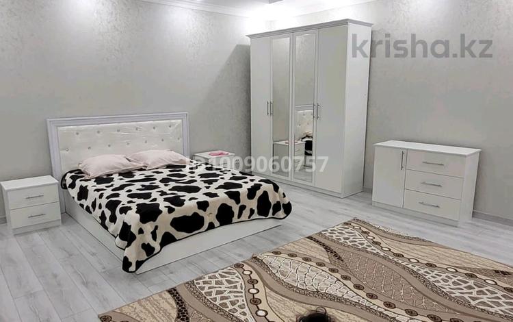 2-комнатная квартира · 103 м² · 4/5 этаж, мкр. Алтын орда, Мустафы Шокая 23а — Анага тагзым. хаппи кеик за 15 000 ₸ в Актобе — фото 2