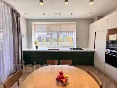 Отдельный дом · 5 комнат · 240 м² · 10 сот., Шашкина 43 за 360 млн 〒 в Астане, Есильский р-н