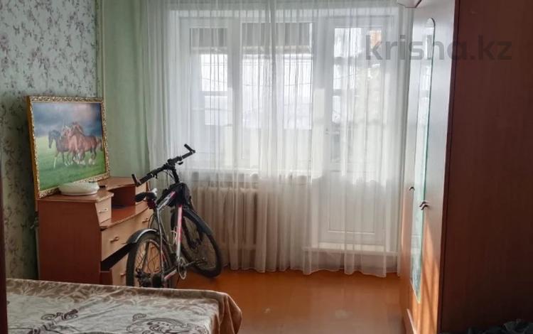 3-комнатная квартира · 72 м², Октябрьская 12а за 9.7 млн ₸ в Аксу — фото 2