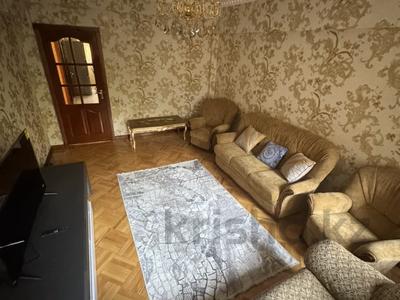 3-бөлмелі пәтер · 85 м² · 2/5 қабат, Самал-1 ш/а. 25, бағасы: 500 000 ₸ в Алматы, Медеуский р-н