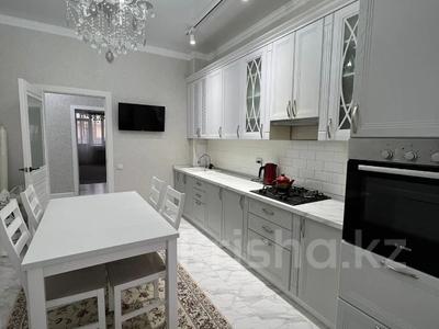 3-комнатная квартира, 104 м², 3/5 этаж, Проспект Алии Молдагуловой за 58 млн 〒 в Актобе