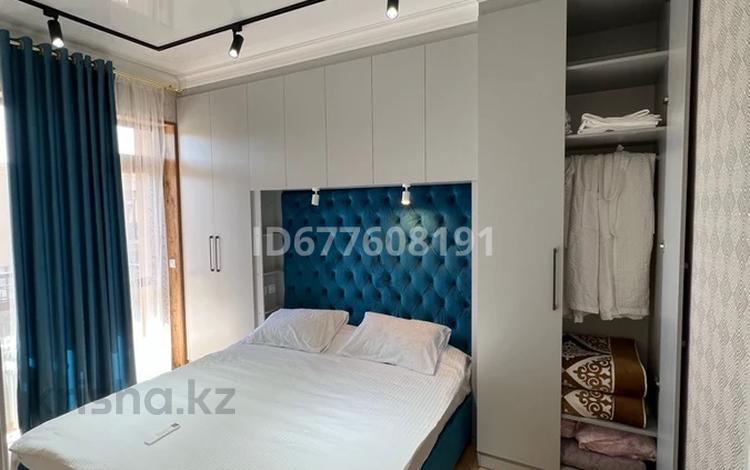 2-комнатная квартира, 55 м², 2/2 этаж посуточно, Батырбекова за 20 000 〒 в Туркестане — фото 2