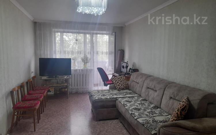 2-комнатная квартира, 43 м², 3/5 этаж, ул. Муканова за 17.7 млн 〒 в Караганде, Казыбек би р-н — фото 2