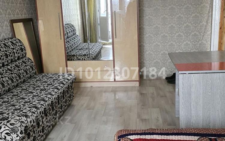 1-комнатная квартира · 32 м² · 4/5 этаж, мкр Городской Аэропорт, ул. Штурманская за 12 млн ₸ в Караганде, Казыбек би р-н — фото 2