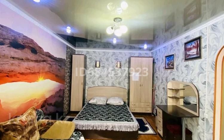 1-комнатная квартира, 35 м², 2/5 этаж посуточно, Мира 63 за 11 000 〒 в Жезказгане — фото 2