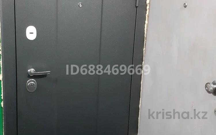 3-бөлмелі пәтер · 48 м² · 1/5 қабат, Пришахтинск, 23й микрорайон, бағасы: 15 млн ₸ в Караганде, Алихана Бокейханова р-н — фото 2