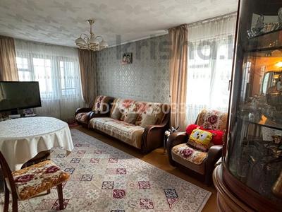 3-комнатная квартира · 63 м² · 3/5 этаж, Майкудук, 11а микрорайон 6 за 18 млн 〒 в Караганде, Алихана Бокейханова р-н